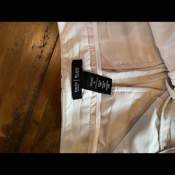 White House Black Market Stretch Shorts Size 0- Woven-Cream - Picture 3 of 3